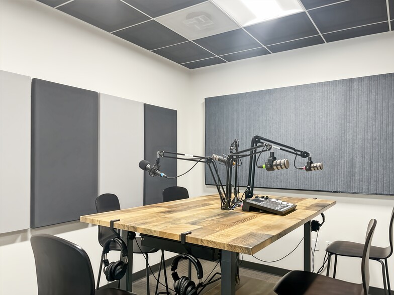 4701 Sangamore Rd, Bethesda, MD to rent - Interior Photo - Image 3 of 12