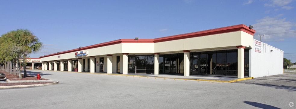 2009-2111 S US Highway 1, Fort Pierce, FL for rent - Building Photo - Image 3 of 14