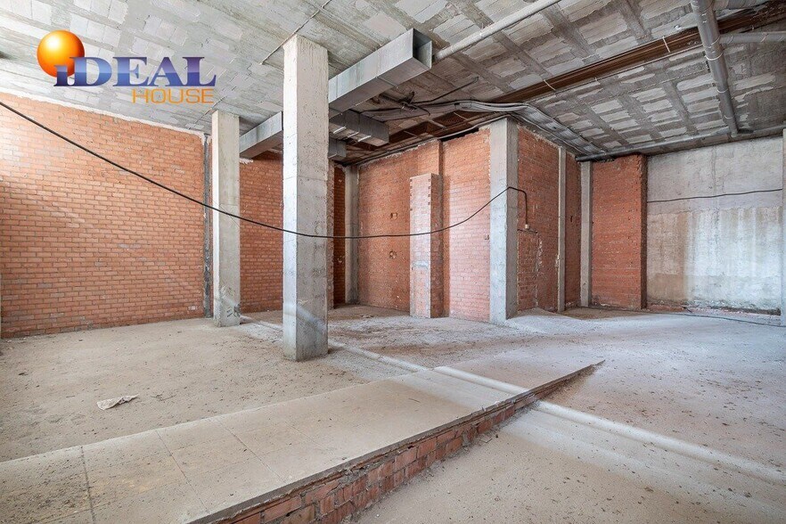 Retail in Granada for sale - Interior Photo - Image 2 of 11