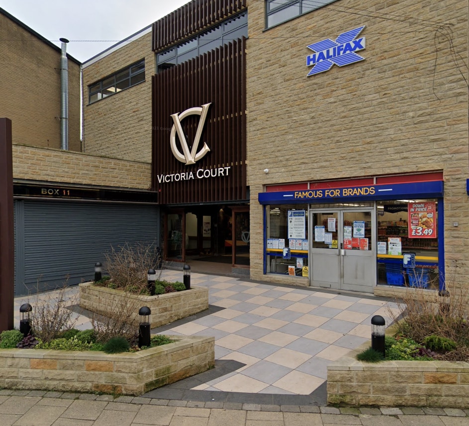 Central Arcade, Cleckheaton to rent Primary Photo- Image 1 of 29