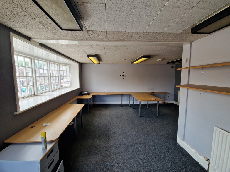 1-5 Causeway Ln, Matlock to rent - Building Photo - Image 2 of 9