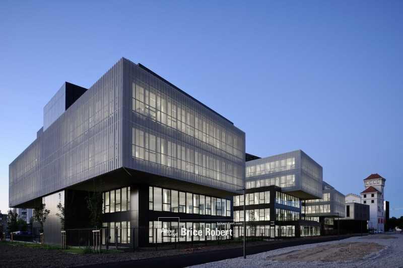 Office in Villeurbanne to rent Building Photo- Image 1 of 19