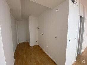 Retail in Madrid, Madrid to rent Interior Photo- Image 2 of 3