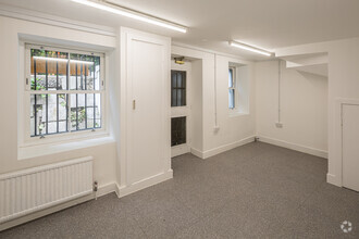 18 Victoria Park Sq, London for rent Interior Photo- Image 1 of 4