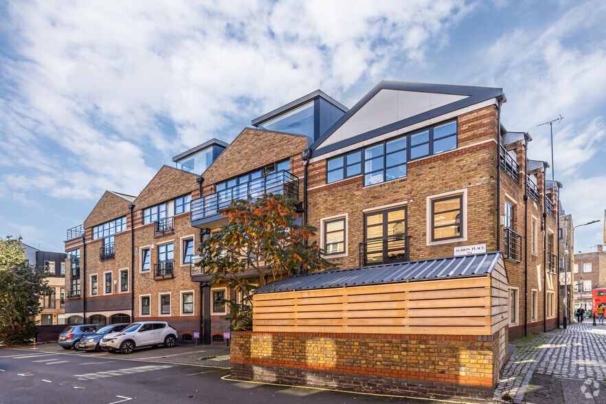 Clifton Walk, London for sale - Primary Photo - Image 1 of 1