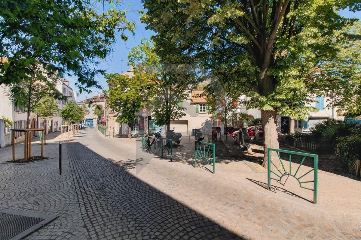 Light Industrial in Rueil-Malmaison for sale Building Photo- Image 1 of 5