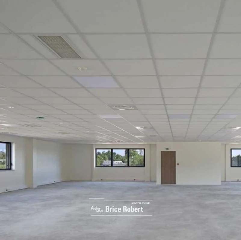 Office in Dardilly to rent Interior Photo- Image 1 of 1