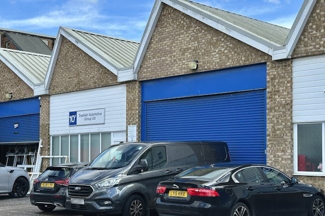 Leagrave Rd, Luton to rent - Building Photo - Image 2 of 2