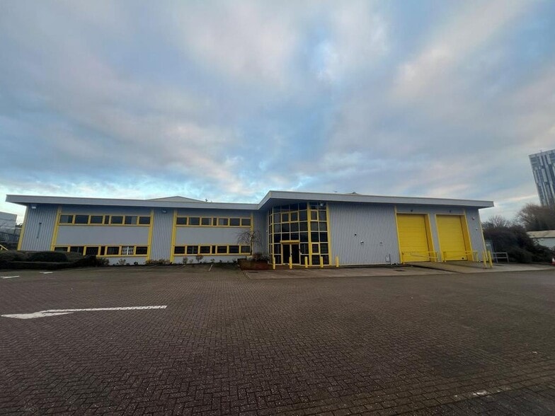 Montford St, Salford to rent - Building Photo - Image 2 of 10