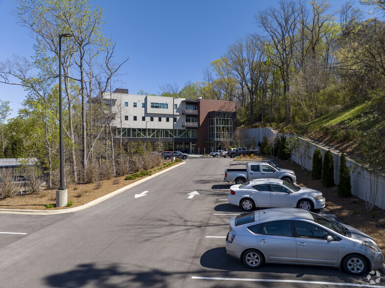 2101 Old Columbiana Rd, Vestavia Hills, AL for rent - Building Photo - Image 3 of 21