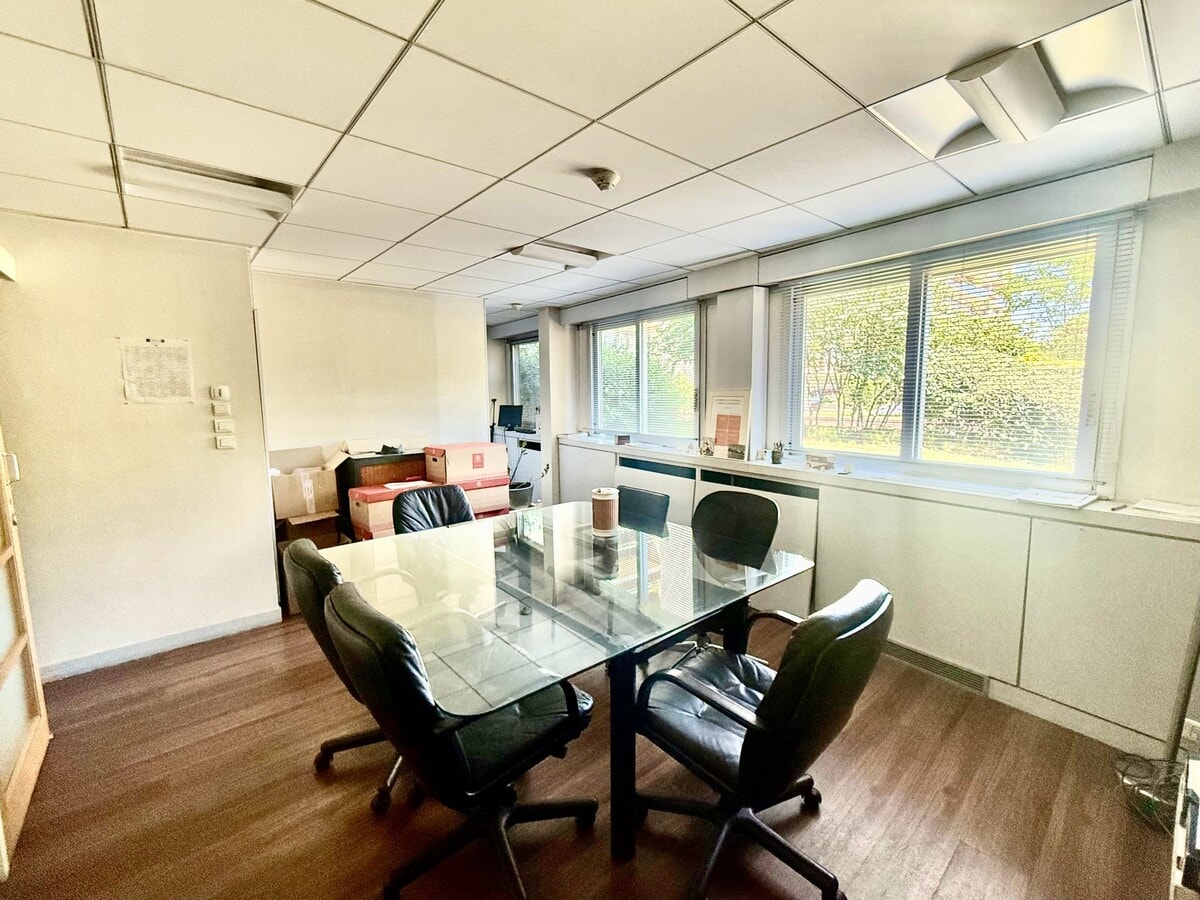 38 Rue Martre, Clichy, HDS 92110 -  -  - Interior Photo - Image 1 of 9