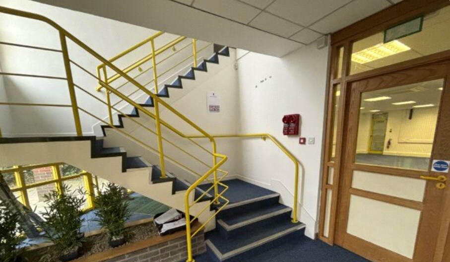 Bruntcliffe Way, Morley to rent Interior Photo- Image 1 of 2