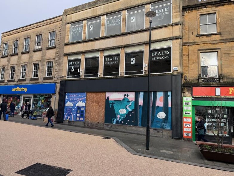 6 High St, Yeovil to rent - Building Photo - Image 2 of 4