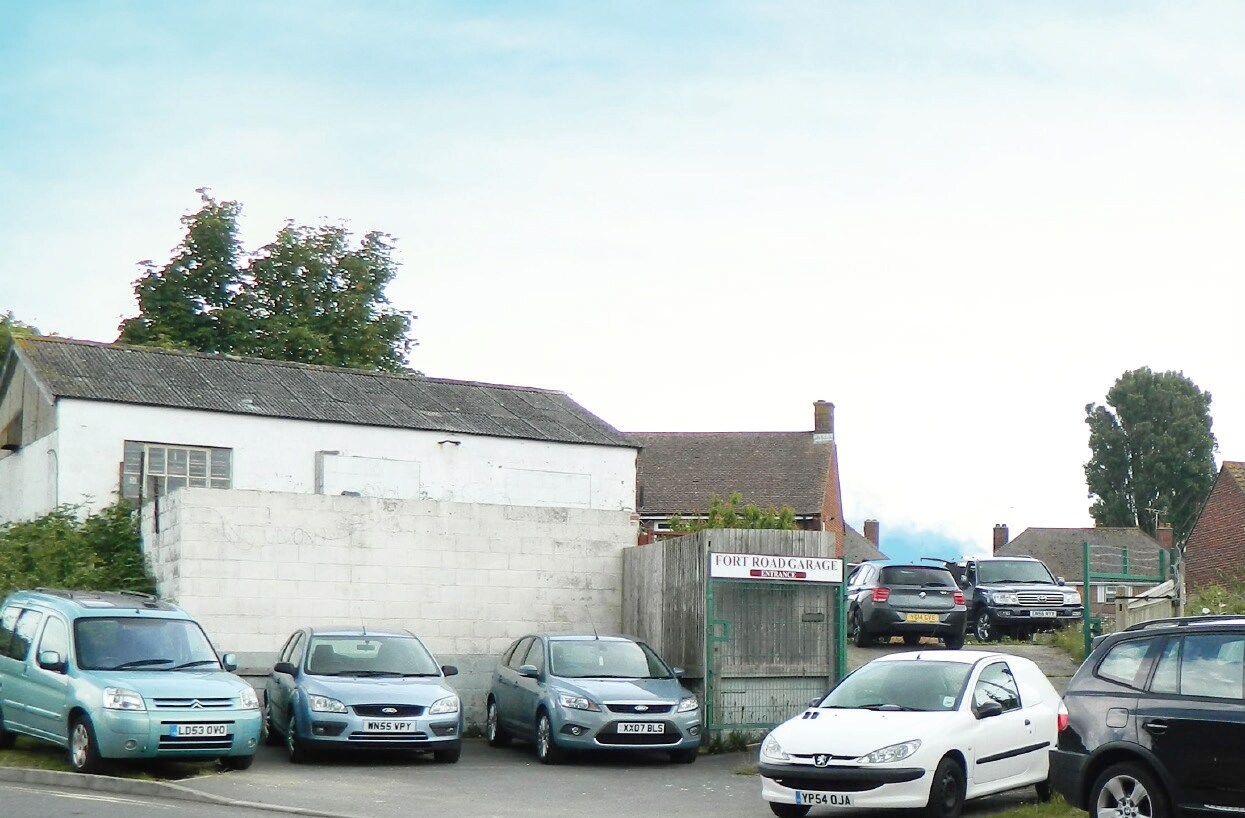 Fort Rd, Littlehampton for sale Primary Photo- Image 1 of 1