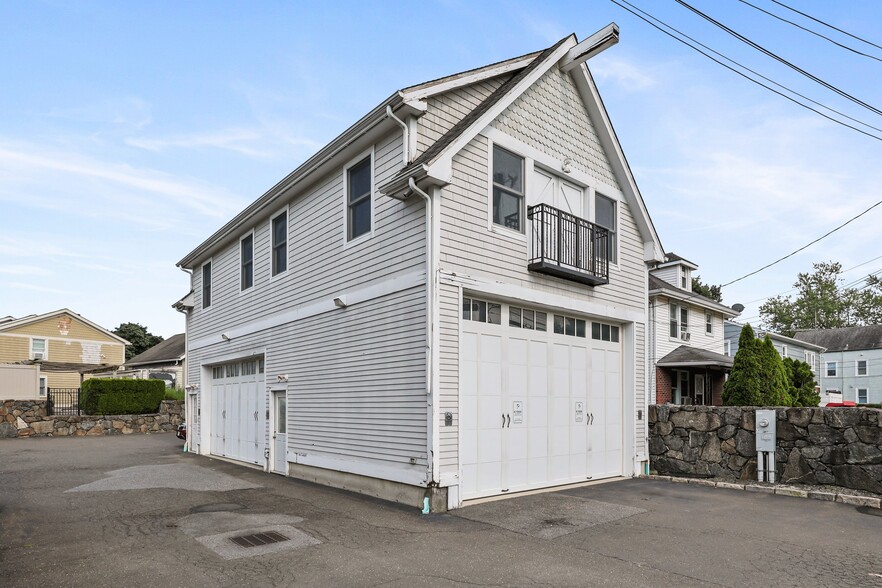 364 W Putnam Ave, Greenwich, CT for rent - Building Photo - Image 2 of 23