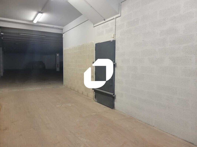 Light Industrial in Palaiseau to rent - Building Photo - Image 2 of 8