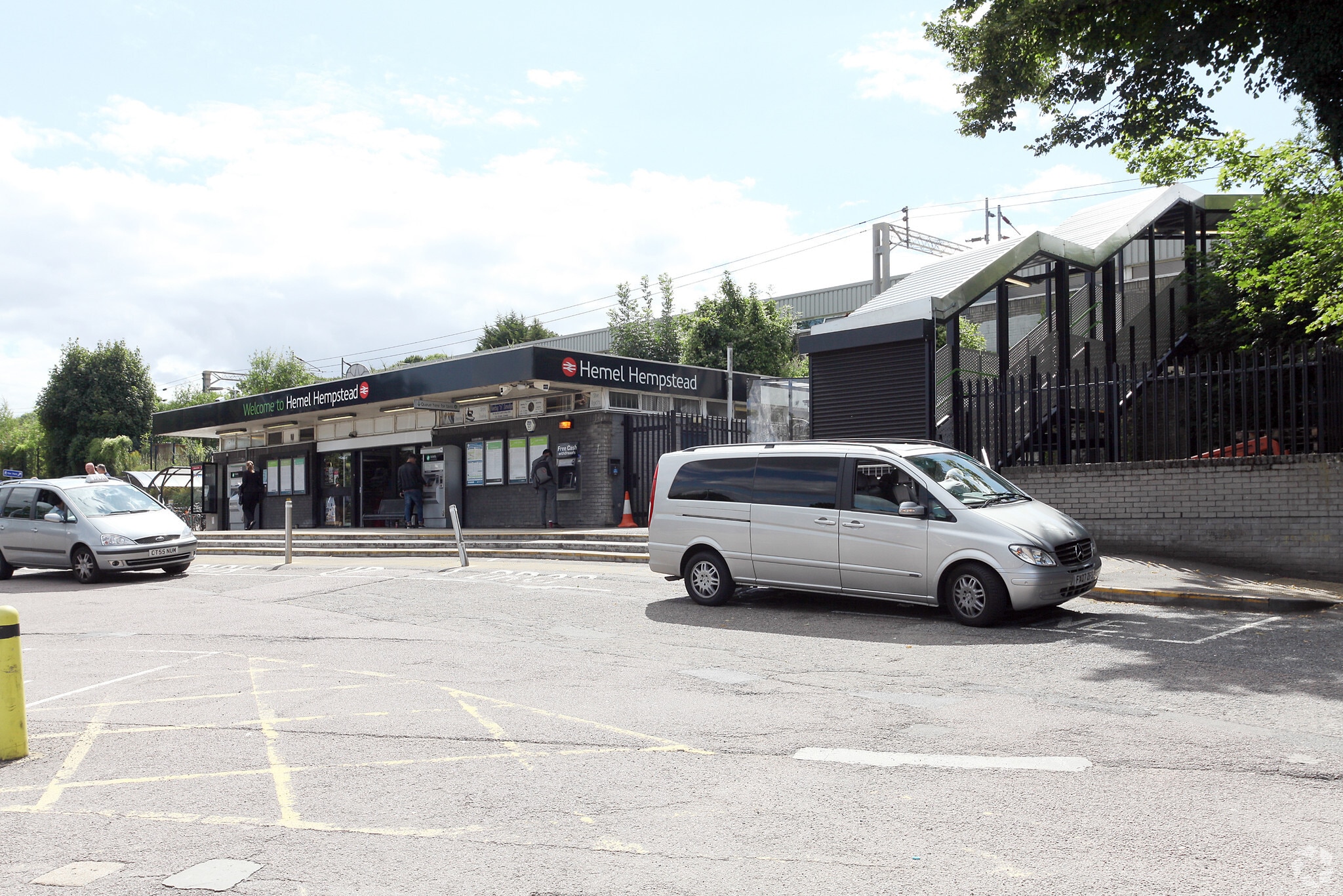 London Rd, Hemel Hempstead for sale Primary Photo- Image 1 of 1