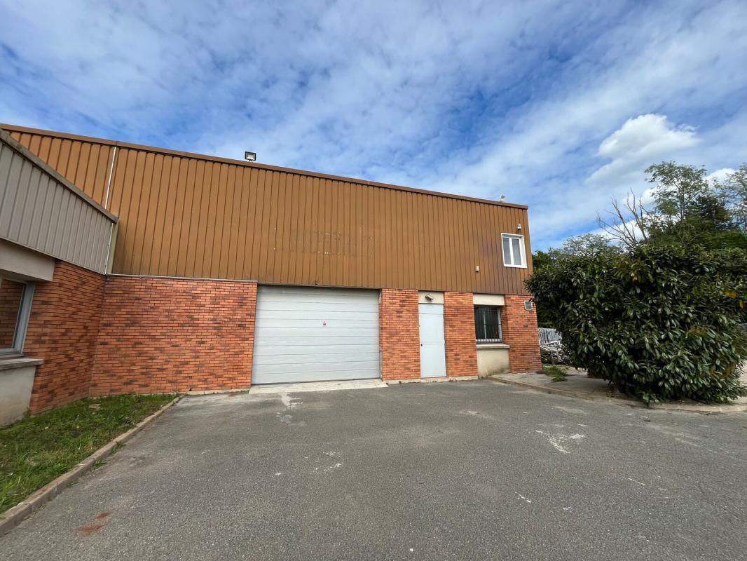 Light Industrial in Lisses to rent Building Photo- Image 1 of 9