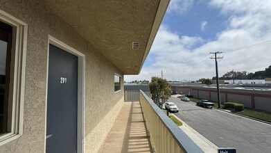 17632 Metzler Ln, Huntington Beach, CA for rent Interior Photo- Image 1 of 11