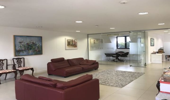 102-104 Queens Rd, Buckhurst Hill to rent - Interior Photo - Image 3 of 4