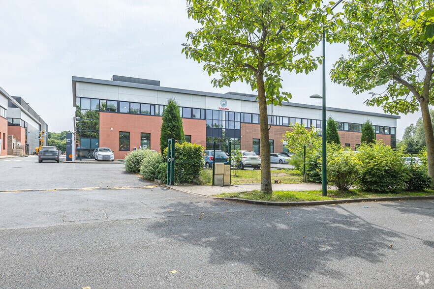 Light Industrial in Villeneuve-la-Garenne to rent - Primary Photo - Image 1 of 4