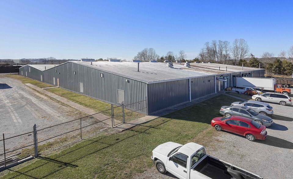 615 Industrial Park Rd, New Tazewell, TN for rent - Building Photo - Image 3 of 78