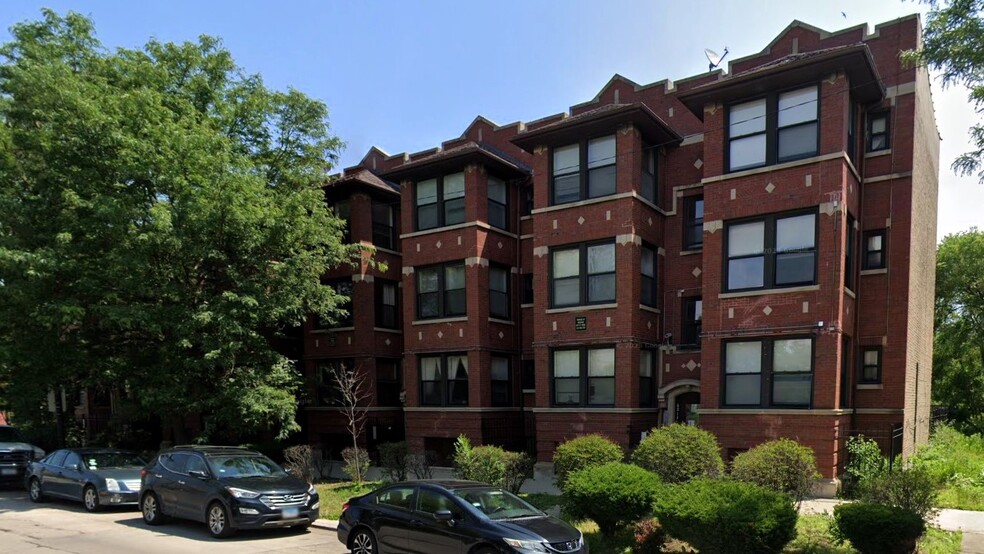 103-Unit Portfolio | Chicago Southsides portfolio of 7 properties for sale on LoopNet.co.uk - Building Photo - Image 1 of 2