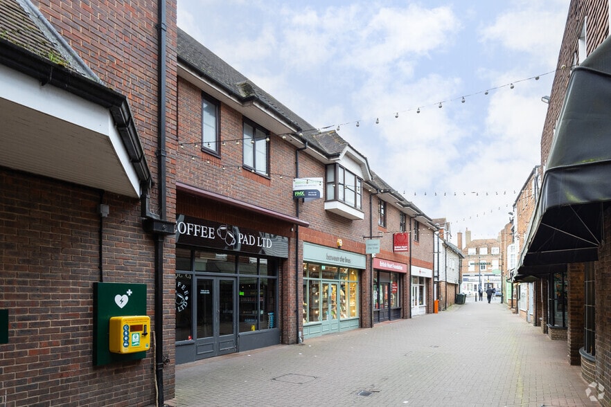 6-8 Sayers Ln, Tenterden for sale - Primary Photo - Image 1 of 3