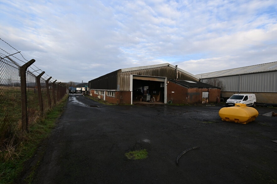 9 Broadleys Rd, Stirling to rent - Building Photo - Image 2 of 4