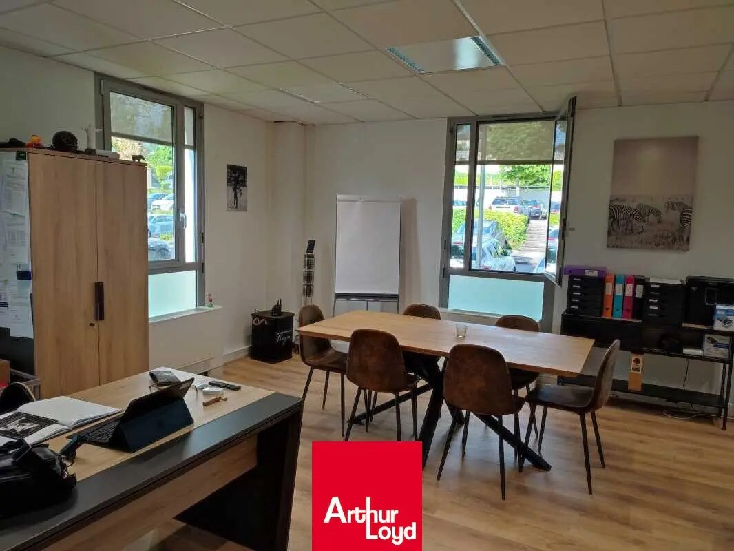 Office in Limas to rent Building Photo- Image 1 of 4