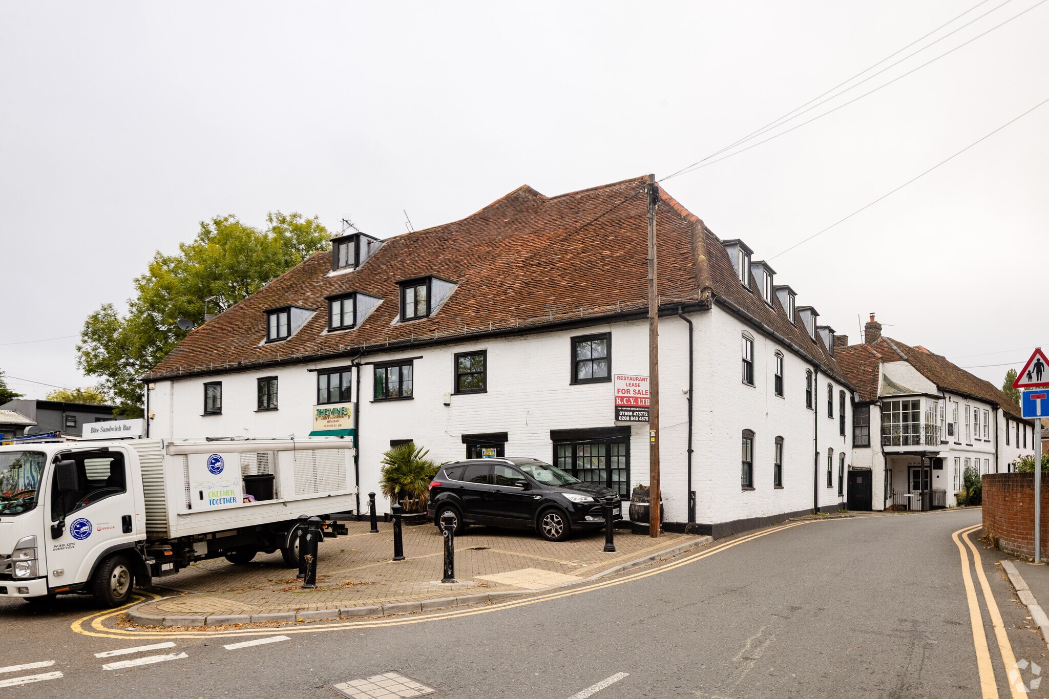 12 Oxford Rd, Uxbridge to rent Primary Photo- Image 1 of 13