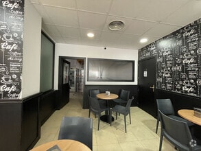 Retail in Madrid, Madrid to rent Interior Photo- Image 1 of 5