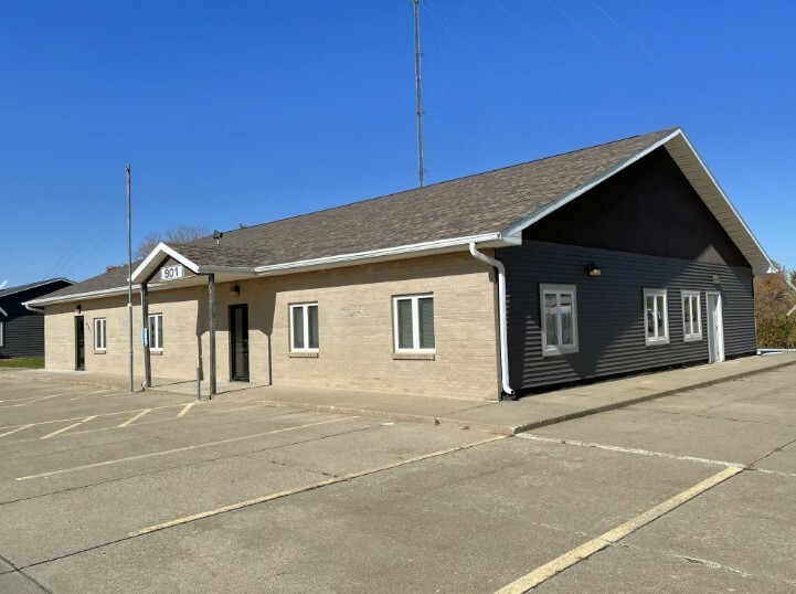 901 W 21st St, South Sioux City, NE for sale - Primary Photo - Image 1 of 1