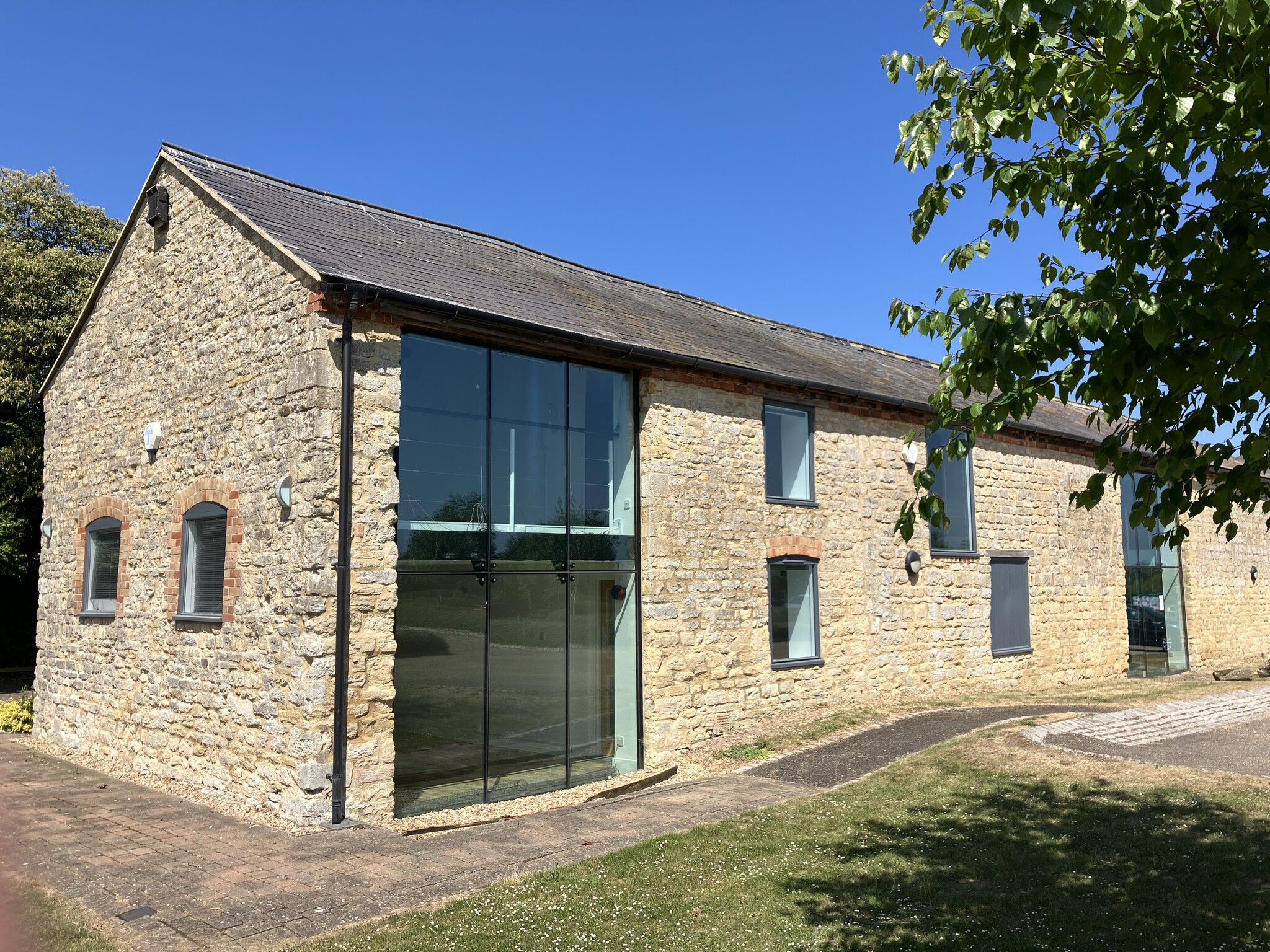 Old Wolverton Rd, Milton Keynes to rent Building Photo- Image 1 of 12