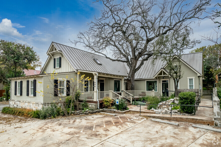 908 S Main St, Boerne, TX for rent - Building Photo - Image 1 of 12