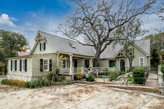 908 S Main St, Boerne, TX for rent Building Photo- Image 1 of 13