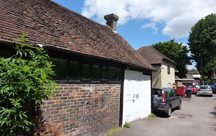 3b Hoskins Rd, Oxted for sale - Primary Photo - Image 1 of 1