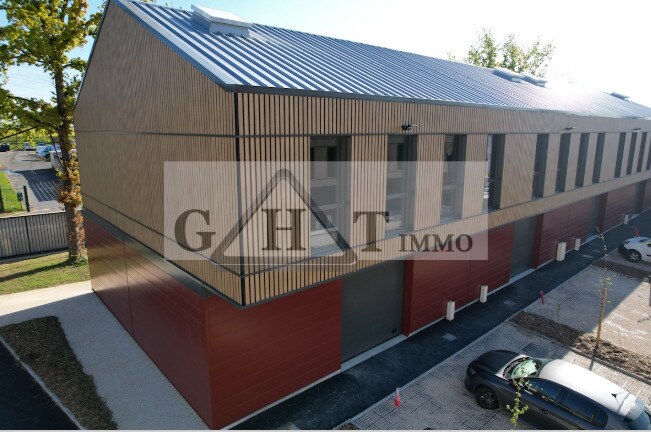 Industrial in Marcoussis for sale Building Photo- Image 1 of 5