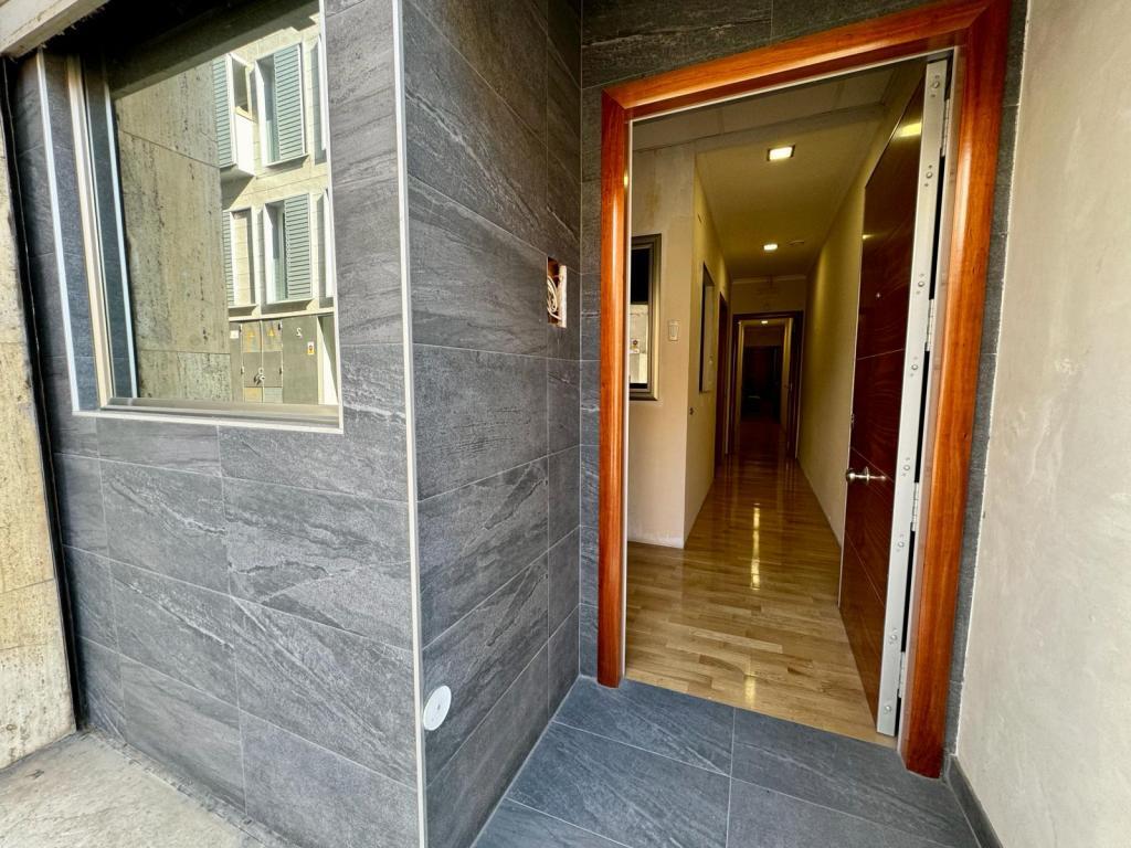 Montcada i Reixac, BAR 08110 - Unit 1 -  - Interior Photo - Image 1 of 11