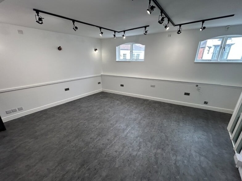 Old Market Place, Ripon for sale - Interior Photo - Image 2 of 10