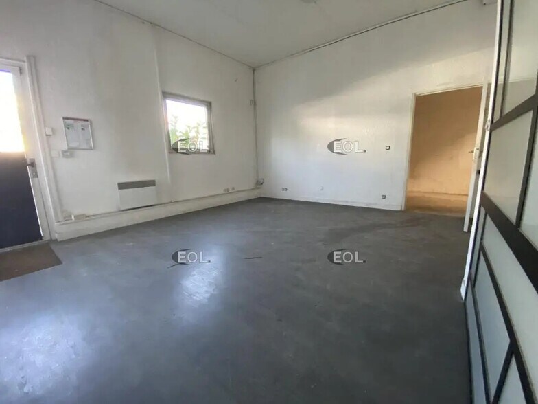 Light Industrial in Chilly-Mazarin to rent - Interior Photo - Image 3 of 4