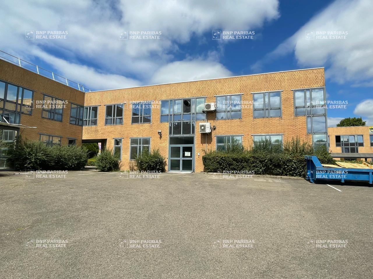 Light Industrial in Montigny-le-Bretonneux for sale Building Photo- Image 1 of 9