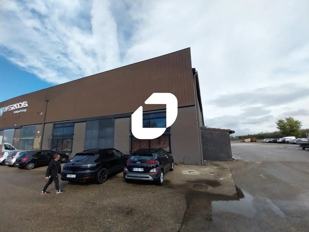 Light Industrial in Saint-Priest to rent Building Photo- Image 1 of 11