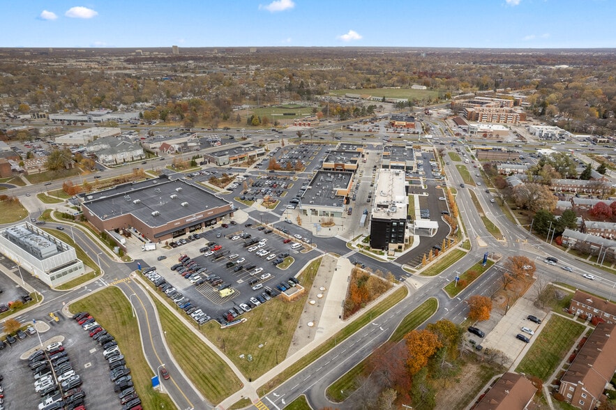 Woodward Ave, Royal Oak, MI to rent - Building Photo - Image 2 of 38