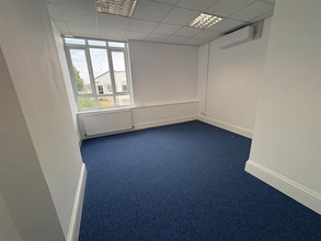 12-14 Weir Rd, London to rent Interior Photo- Image 2 of 3