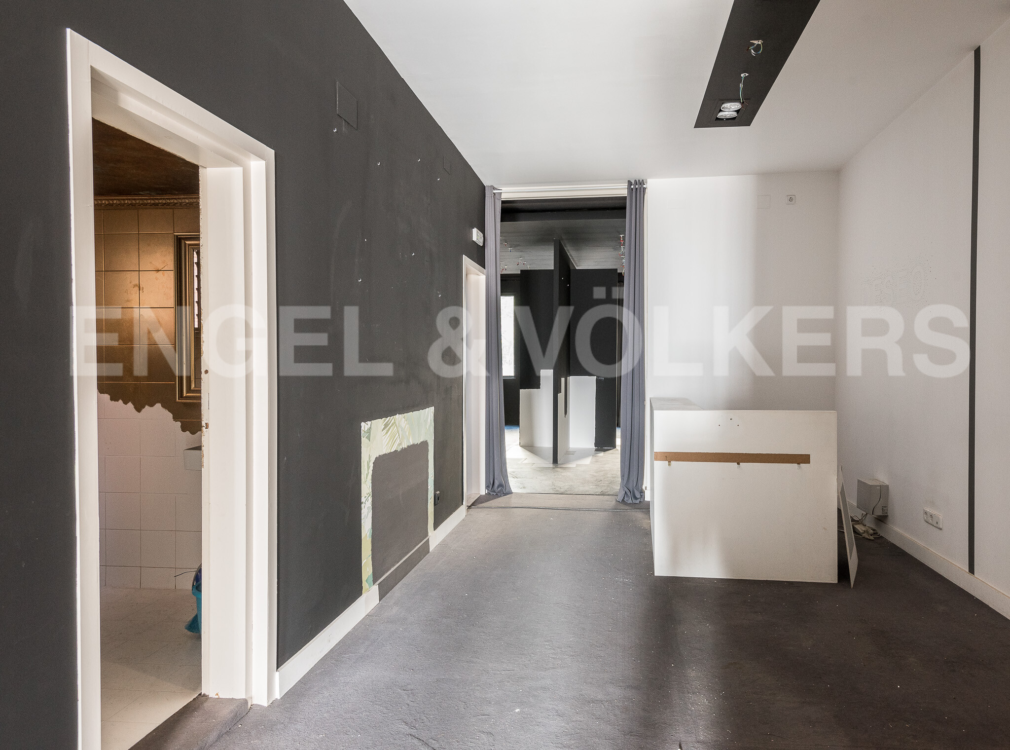 Retail in Barcelona, Barcelona to rent Interior Photo- Image 1 of 24
