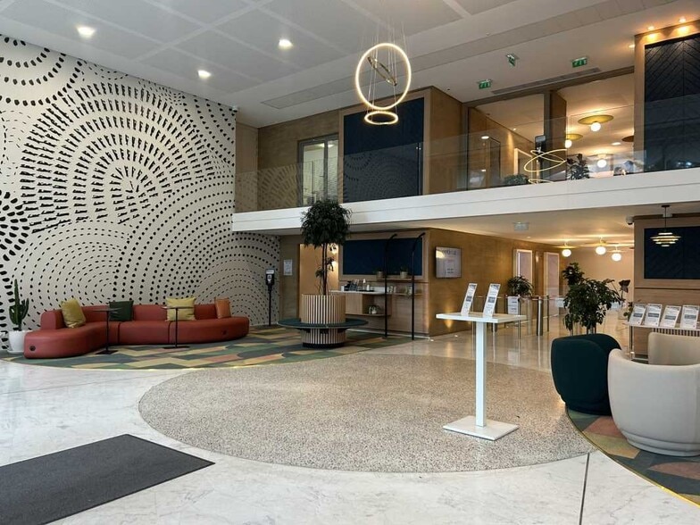 Office in Ivry-sur-Seine to rent - Building Photo - Image 2 of 10