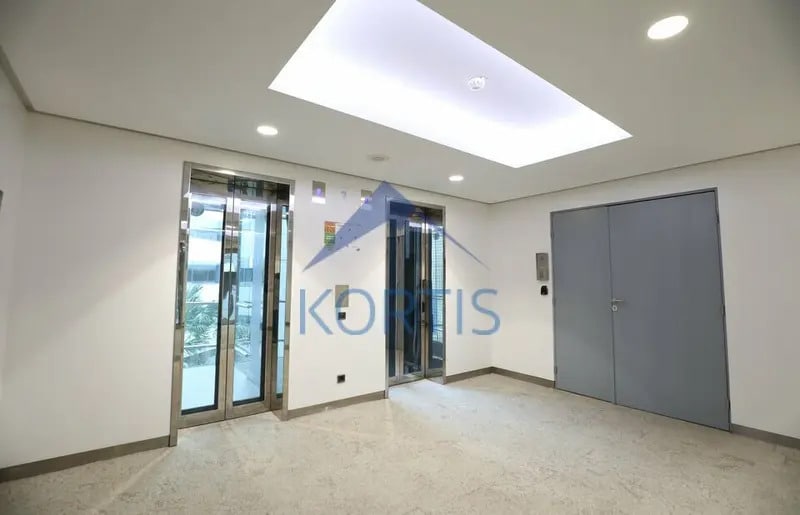 Office in Lyon for sale Lobby- Image 1 of 13
