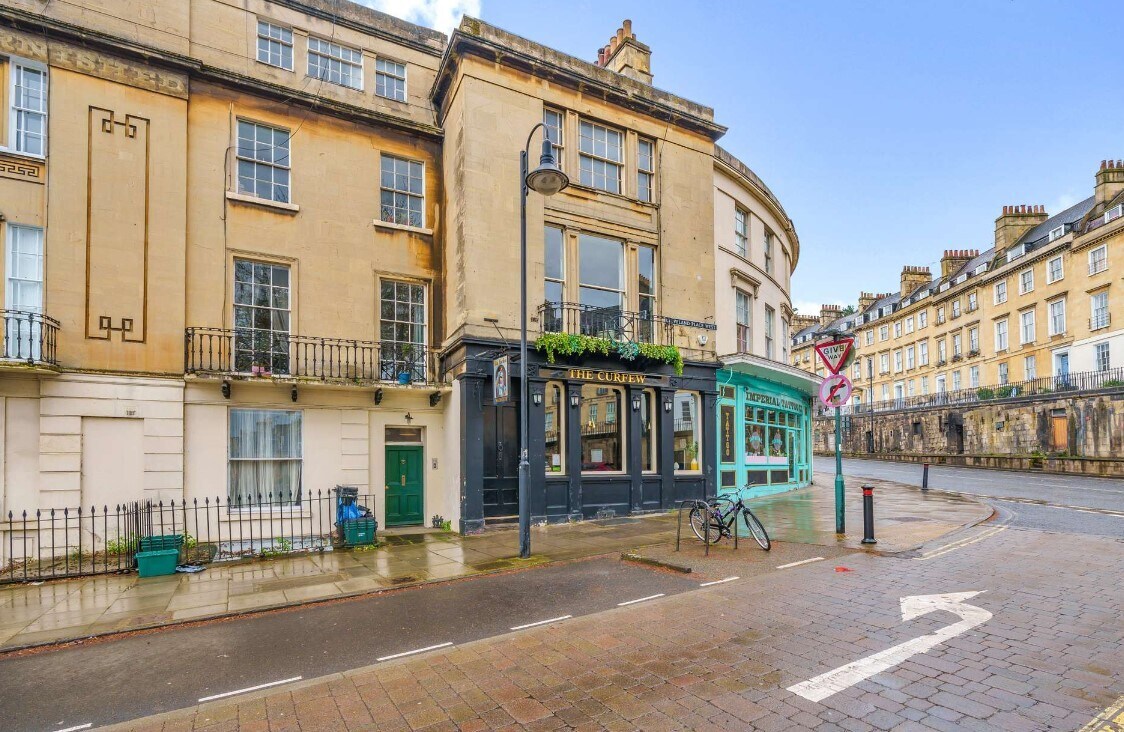 11 Cleveland Pl W, Bath for sale Building Photo- Image 1 of 1