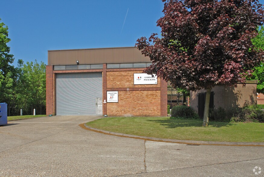 Suttons Park Ave, Reading for sale - Primary Photo - Image 1 of 1